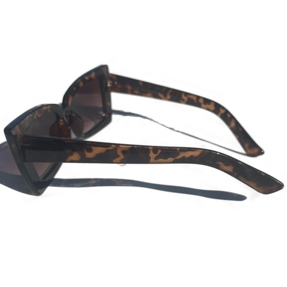 Vintage Tortoiseshell Cat-Eye Glasses - Picture 3 of 3